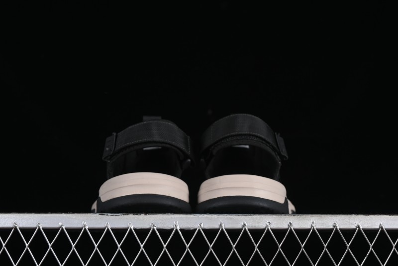 ECCO New Terrain Series Outdoor Closed-Toe Sandals Water Shoes with Breathable Design - 63890301001