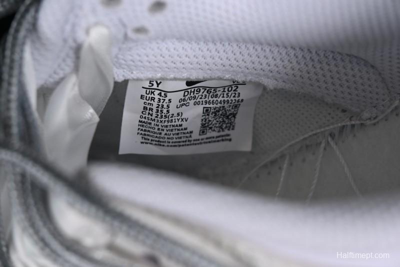 Nike Dunk Low SB Casual Sneakers with Deconstructed Laces and Ribbon Bow Design - DH9765-102