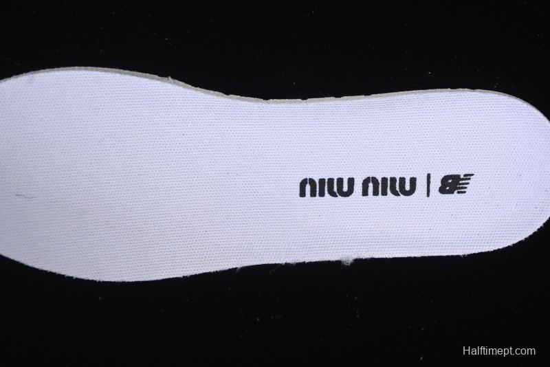 New Balance 530 Metallic Silver Sneakers – Stylish & Sporty Design