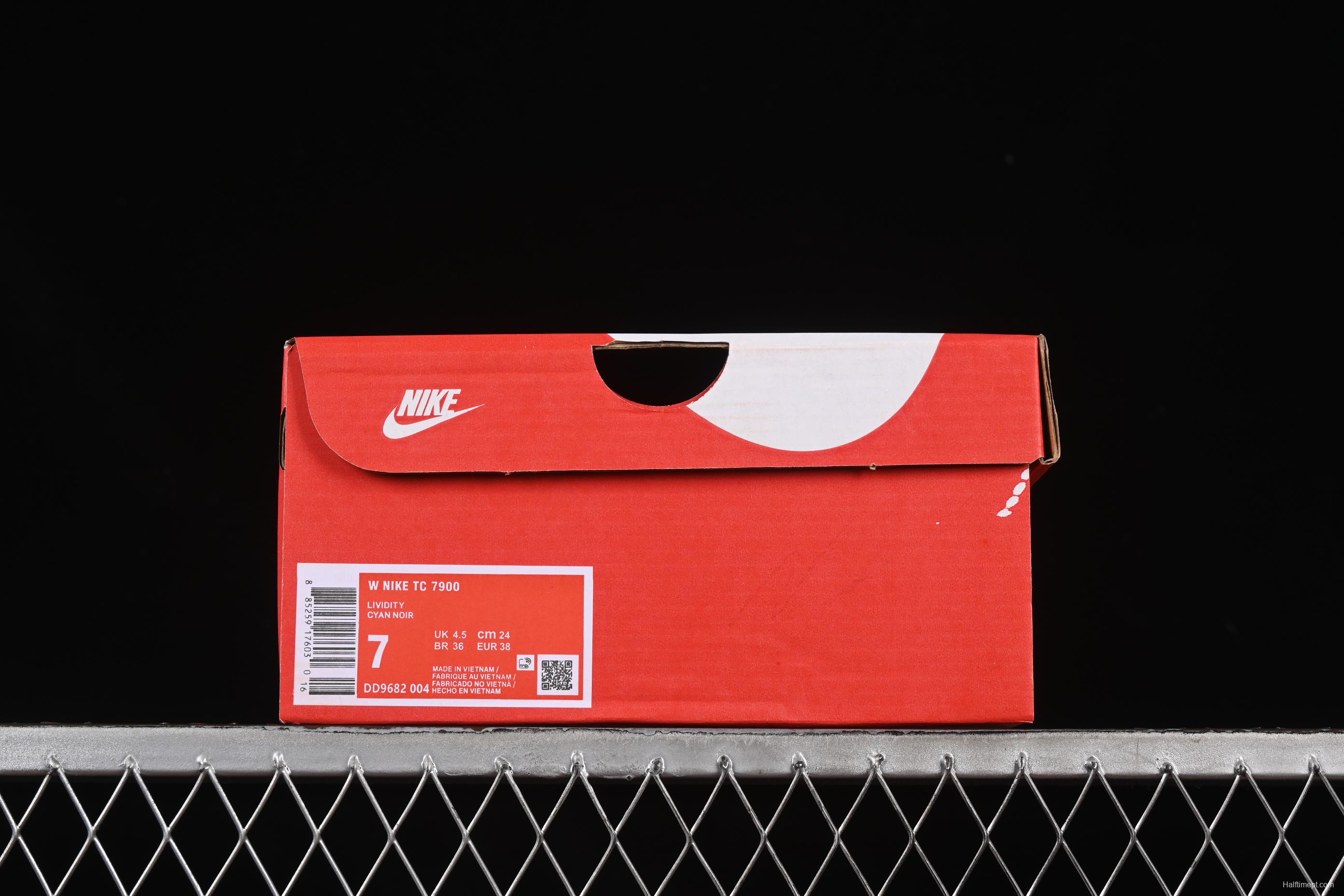 Nike TC 7900 Retro Chunky Sneakers with Reflective Swoosh and Cushioned Sole - DD9682-004