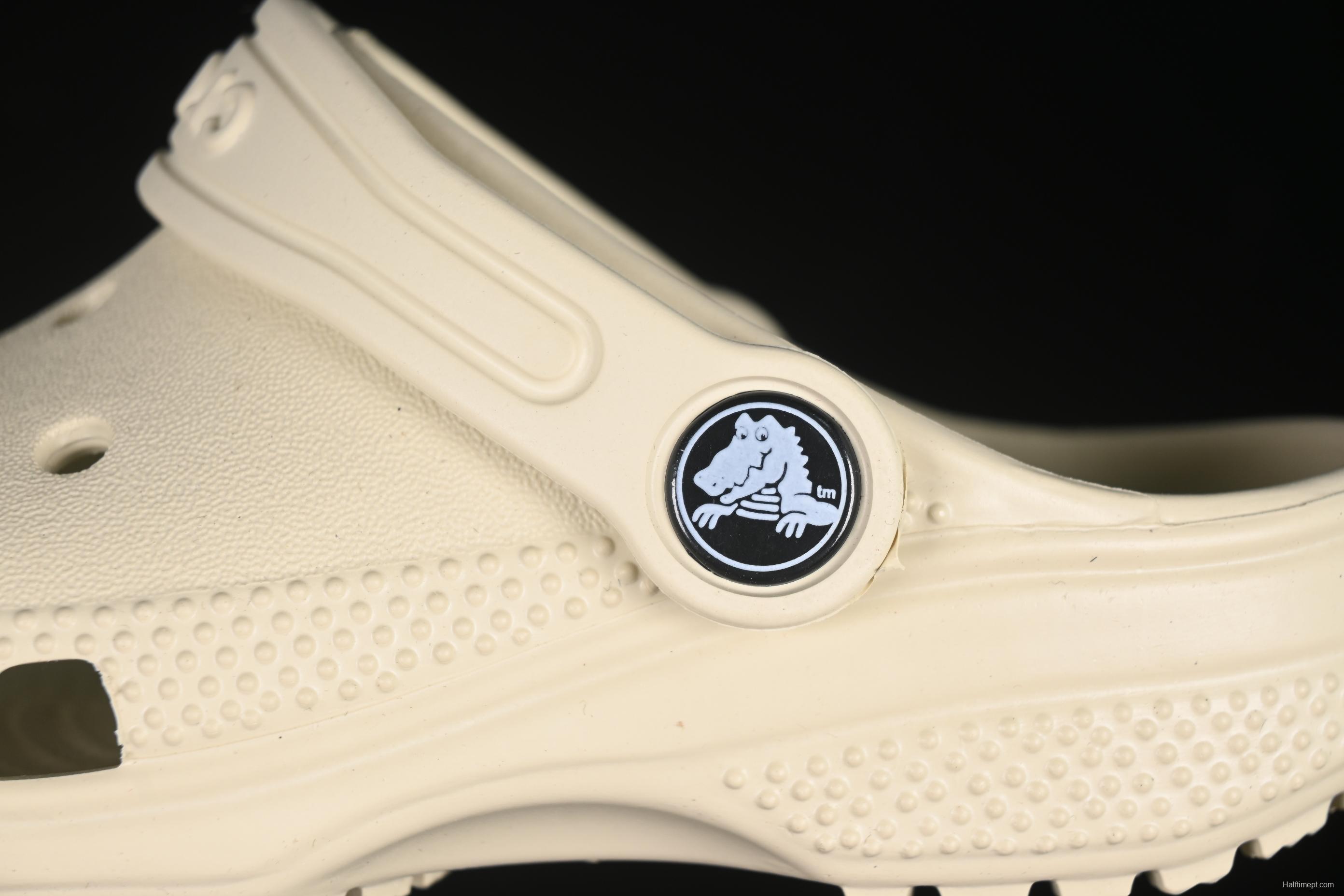 Crocs Classic Clog Kids Lightweight Slip-Resistant Comfortable Sandals - B.D4