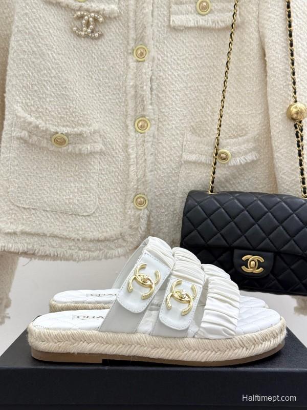 2025 Women Chanel White Leather Slippers KFY00230