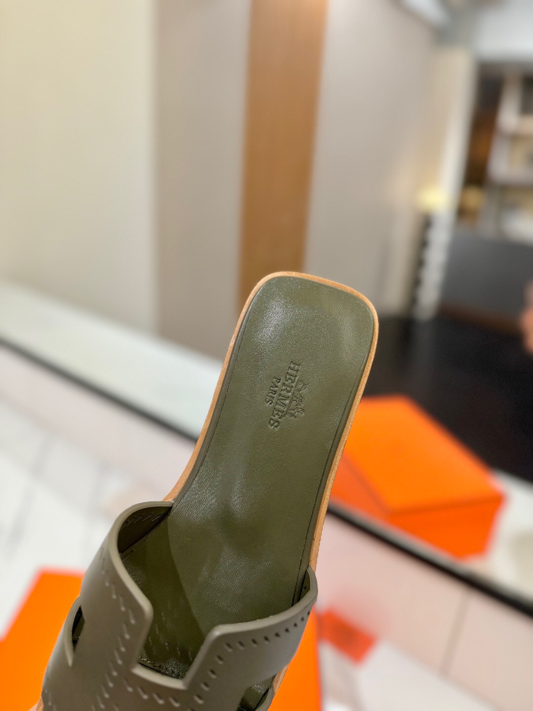 2025 Women Hermès Khaki Leather Slippers KFY00260