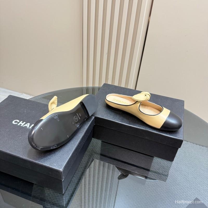 2025 Women Chanel Beige Black Leather Slippers KFY00270