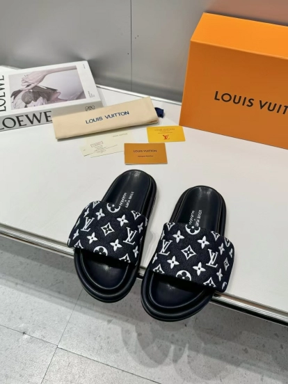 2025 Slippers Louis Vuitton Black White Fabric Pool Pillow Comfort KFY00230
