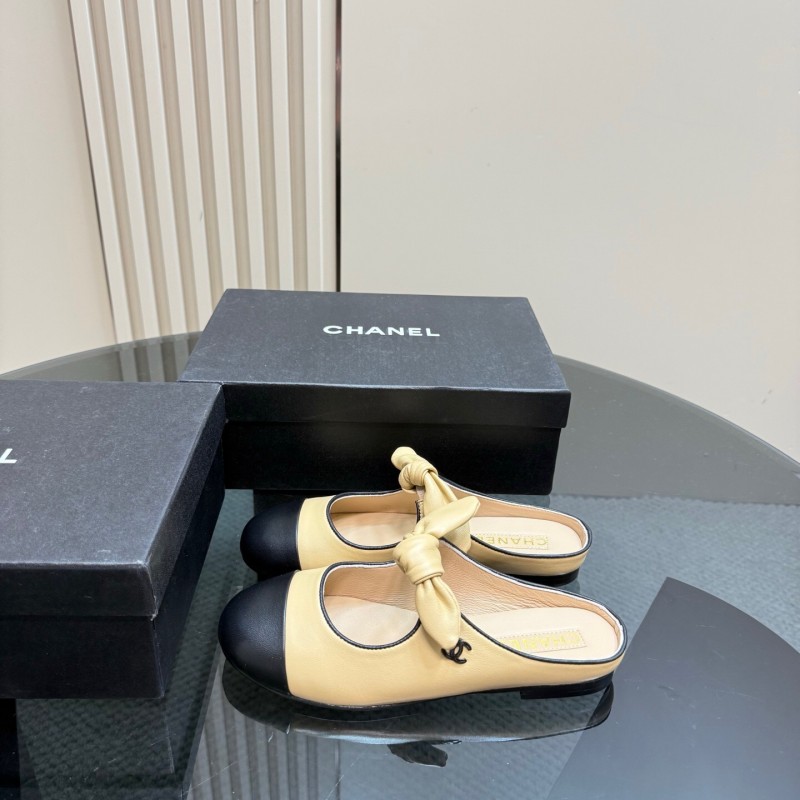 2025 Women Chanel Beige Black Leather Slippers KFY00270