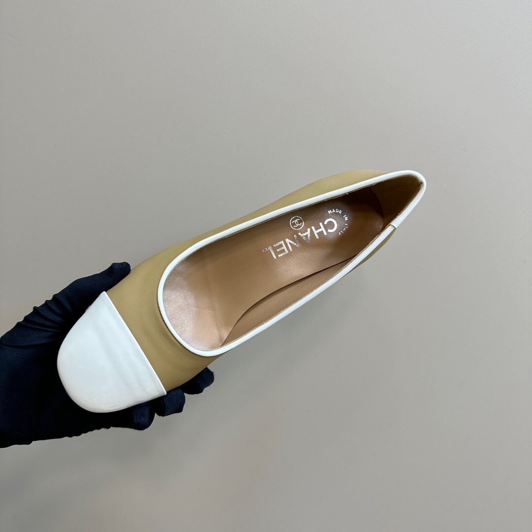 2025 Women Chanel Beige White Leather Pumps Chain Detail