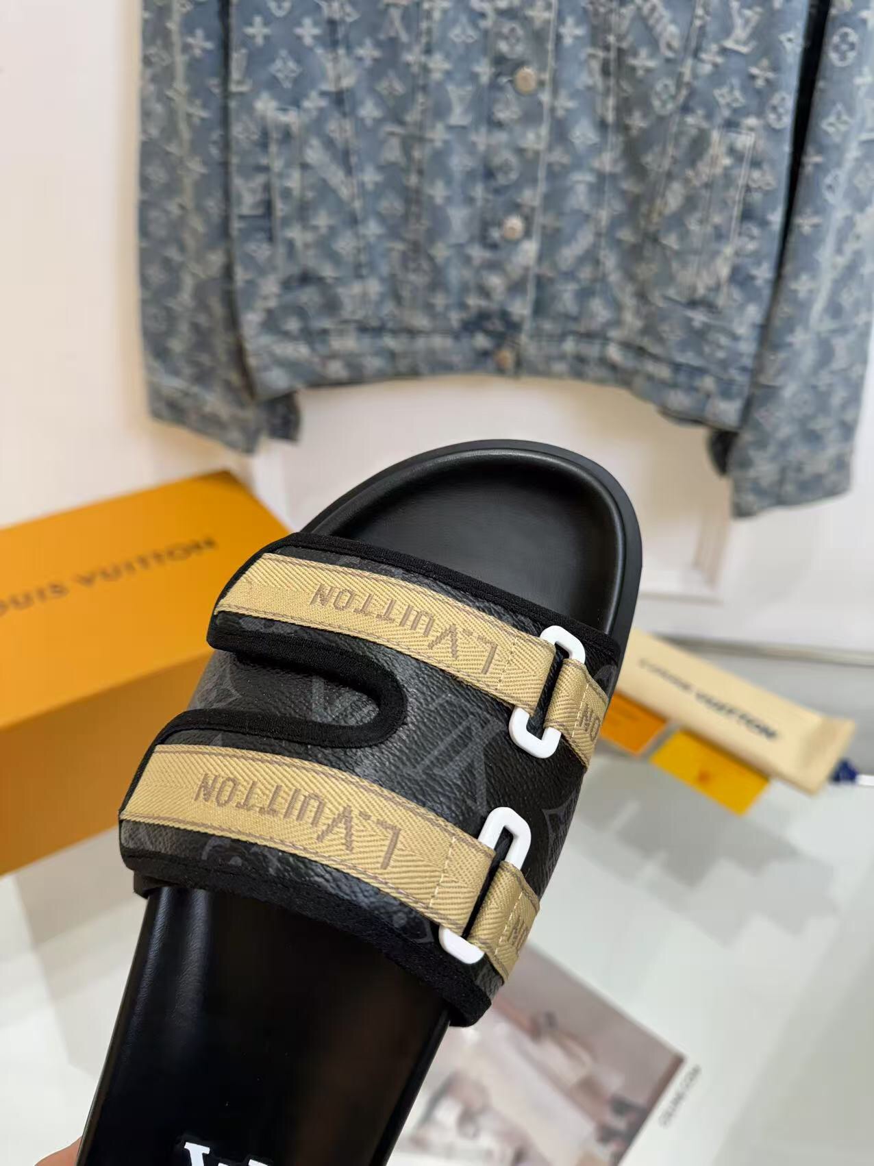 2025 Slippers Louis Vuitton Black Beige Leather Mesh Slippers LY