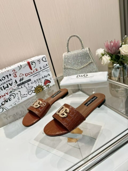 2025 Women Dolce & Gabbana Brown Leather Slippers LY00190
