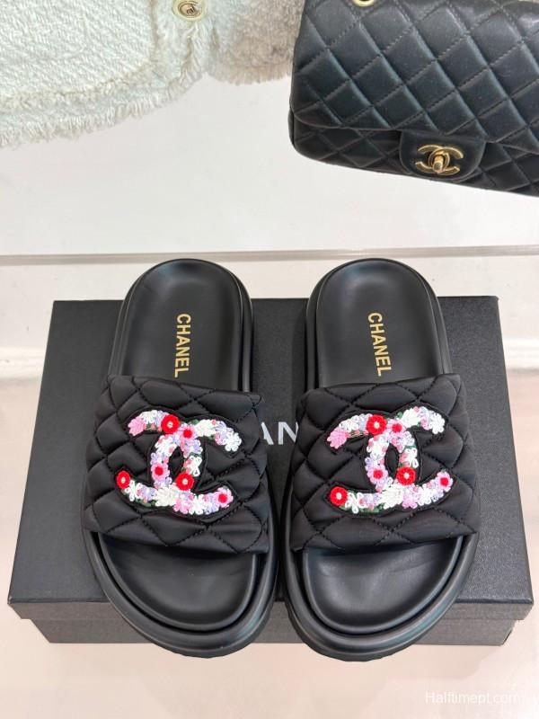 2025 Slippers Chanel Black Silk Women Slippers Embroidered KFY00260