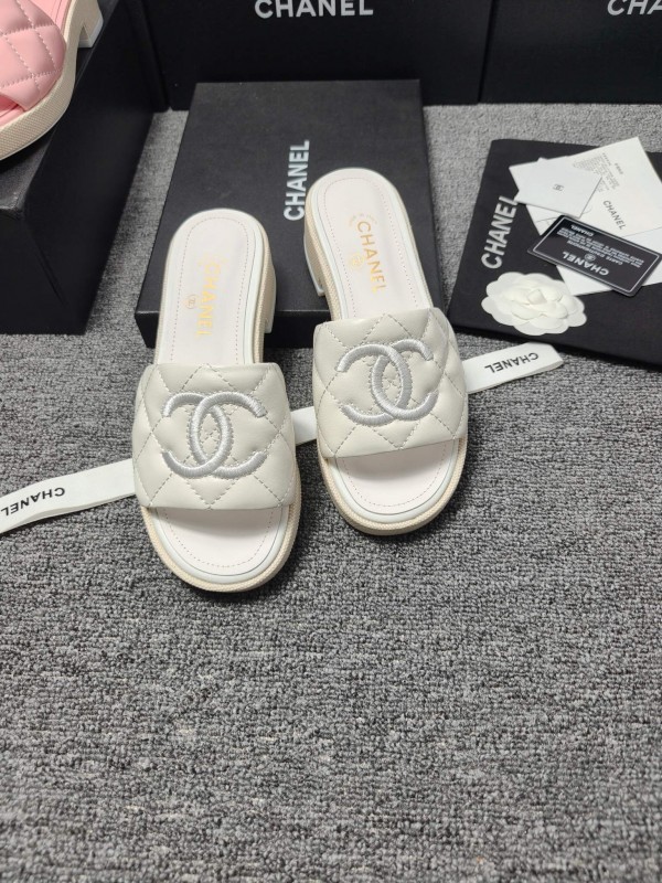 2025 Women Chanel White Leather Slippers