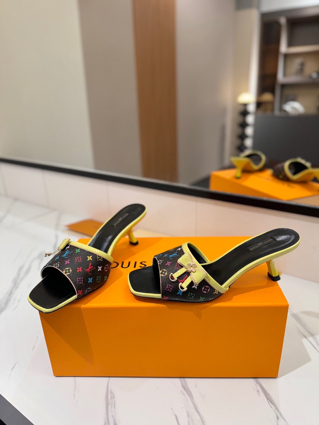 2025 Women Louis Vuitton Multicolor Leather Sandals KFY00310