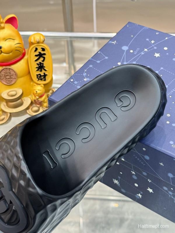 2025 Men Gucci Black Rubber Slippers Interlocking G KFY00170