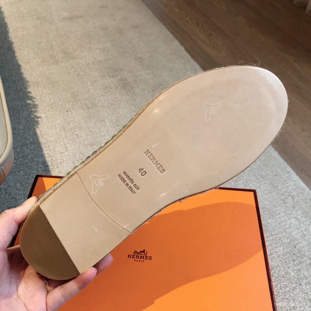 2025 Unisex Hermès Light Grey Calfskin Suede Loafers AS00380