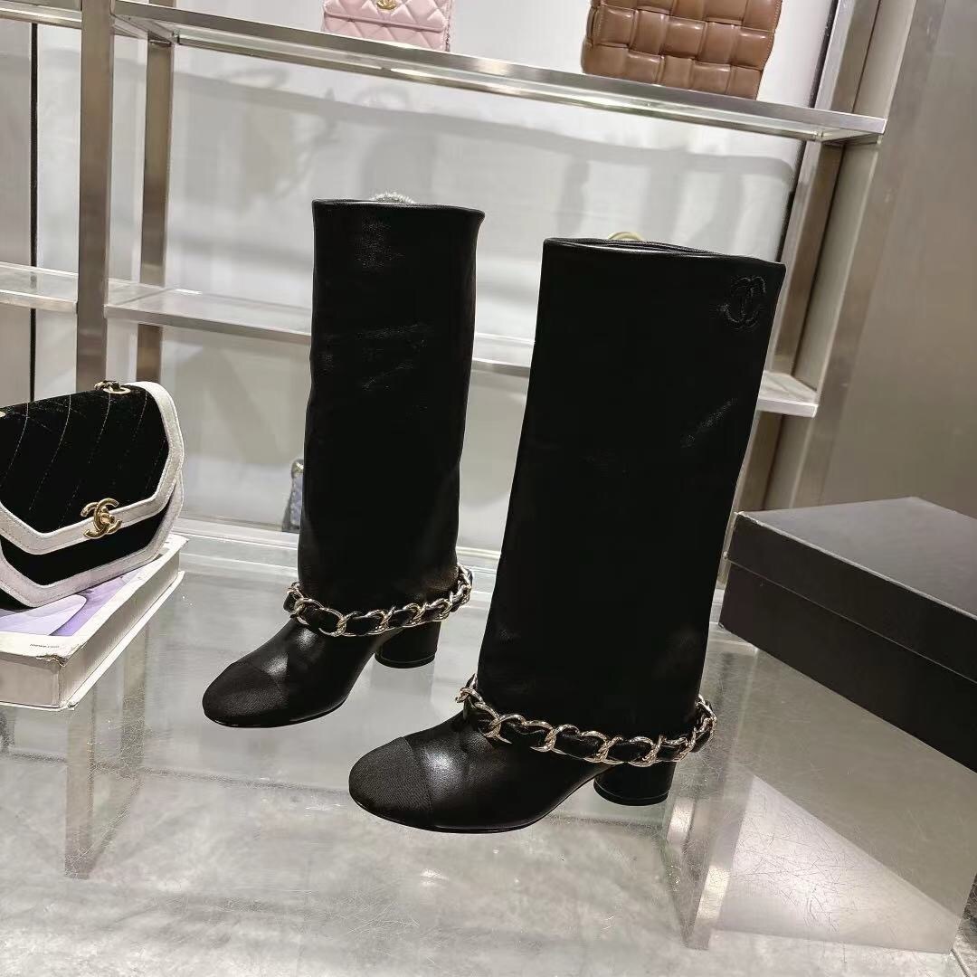 Chanel 2025/SS Runway Turn-Cuff Large Chain Block Heel Boots - LY00510