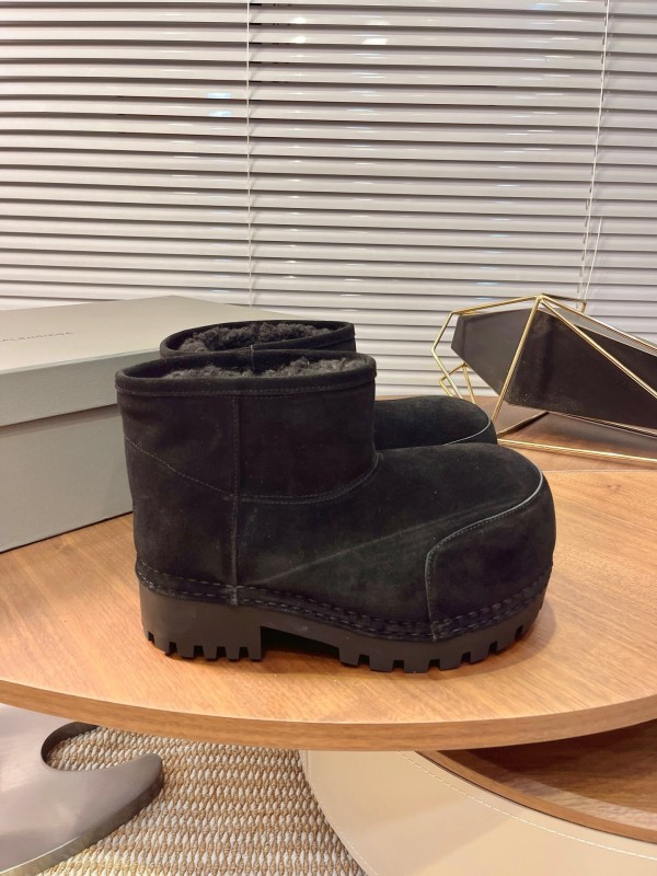 Balenciaga Oversized High Heel Snow Boots with Chunky Design - AS00500