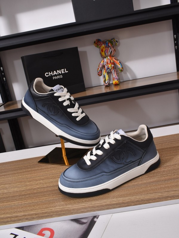 Chanel Classic Loafer with Gradient Logo and Platform Sole - KFY00350