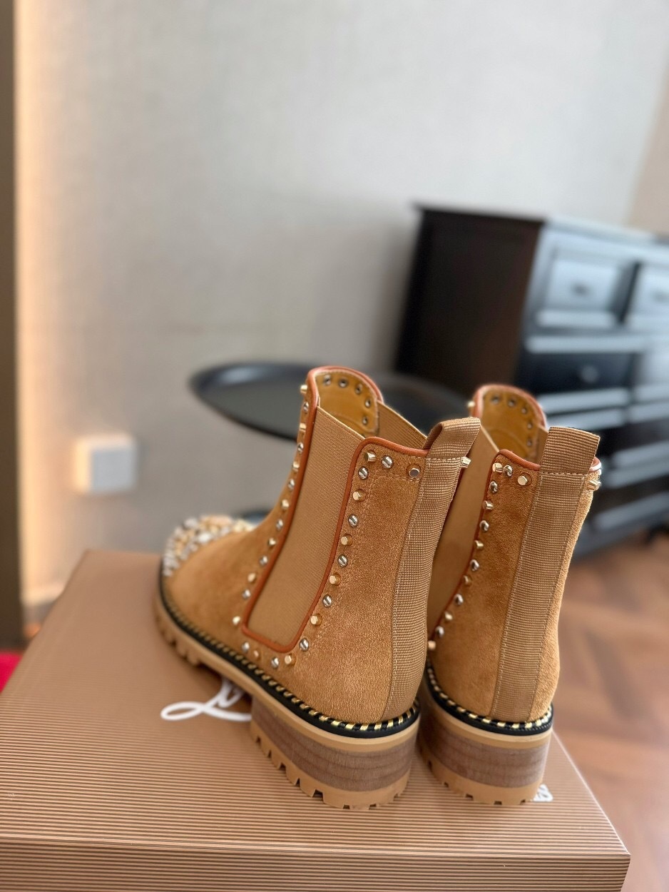 Christian Louboutin Fall/Winter 2025 Boots with Studded Toe Design - LY00350