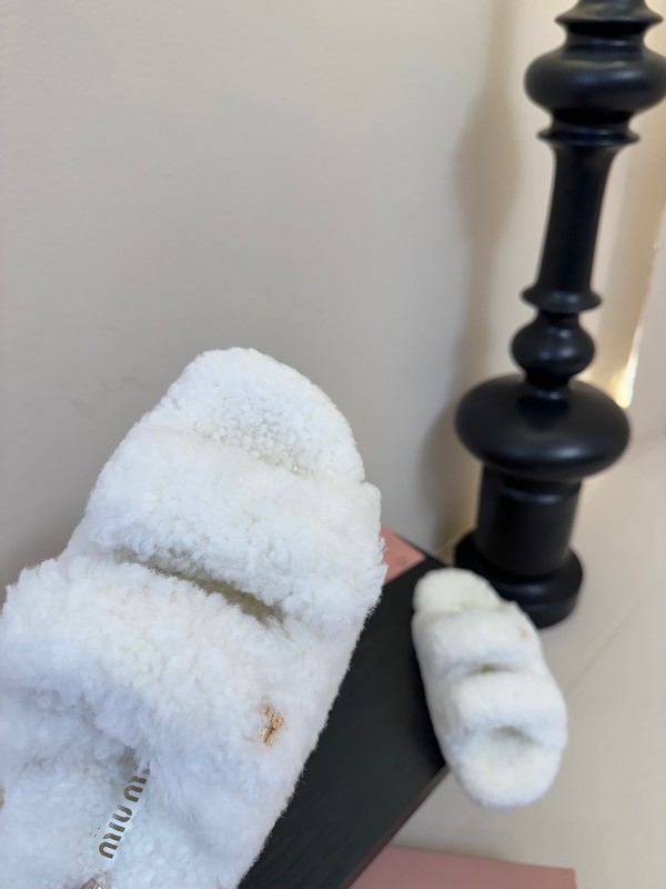Miu Miu Spring/Summer 2025 Fur Slides - KFY00310