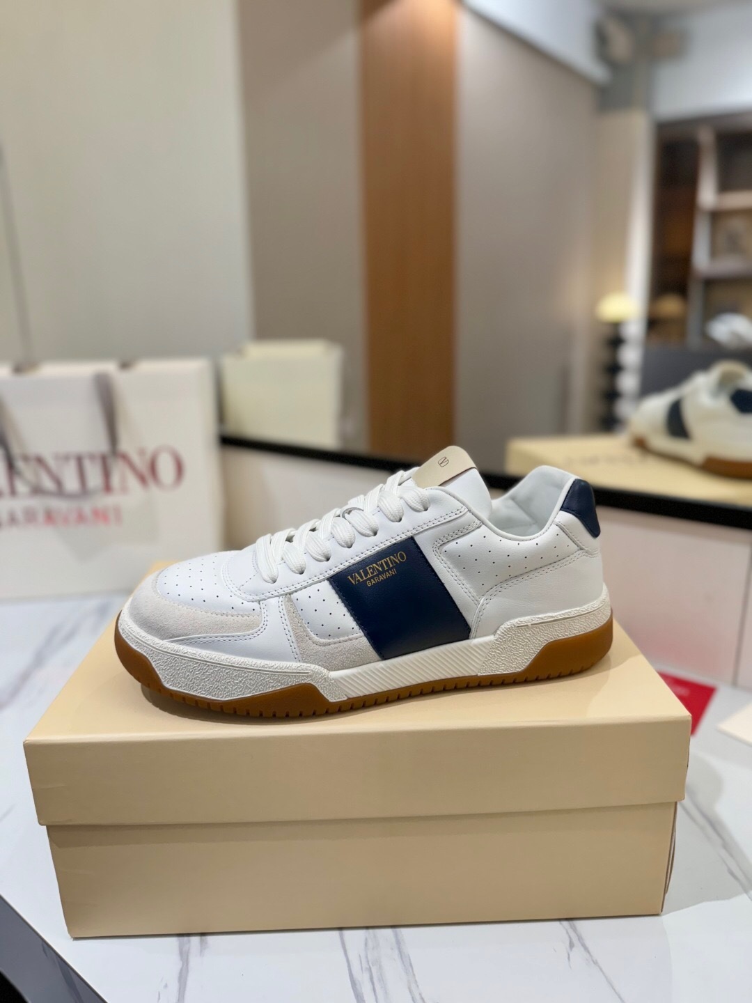 VALENTINO 2025 SS Casual Sneakers with Large V Hook-and-Loop Design - AS00370