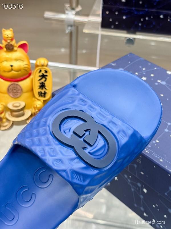 Gucci Lido Interlocking G Men's Sandals with Textured Rubber Sole - AS00170