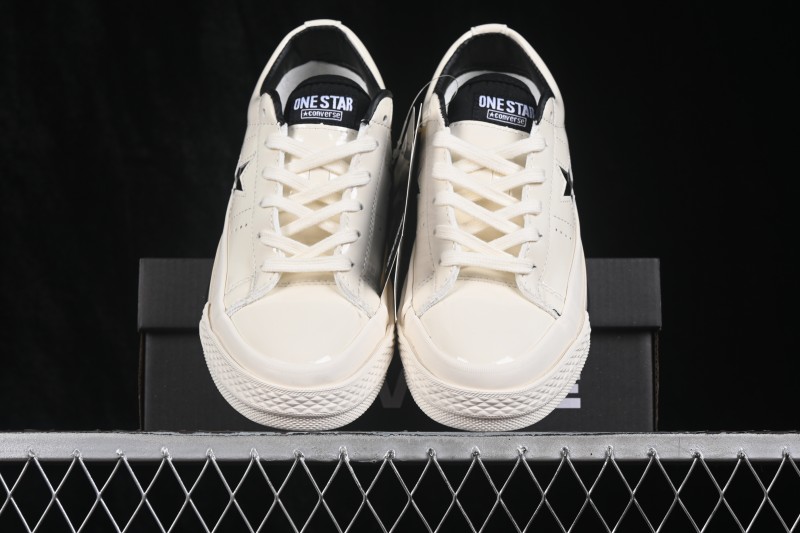 Converse One Star 95 Classic Low-Top Skateboarding Shoes with Glossy Patent Leather and Reflective Star Logo - 167324C