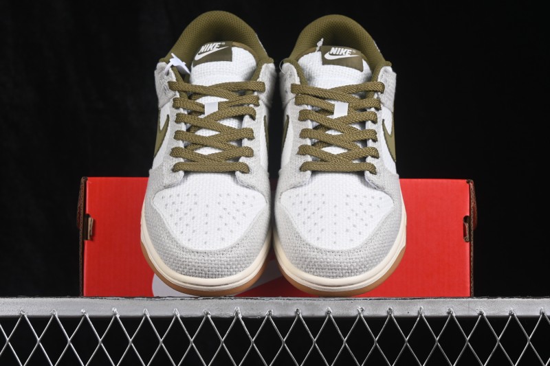 Nike SB Dunk Low Skateboarding Shoes with Cushioned Collar - II7078-001