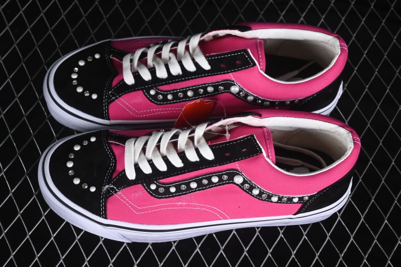 Vans Old Skool Low-Top Casual Skateboarding Shoes with Classic Side Stripe - VN000E8VHLE