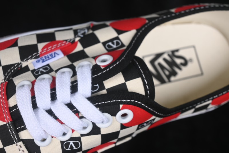 Vans Old Skool Low Top Casual Skateboarding Shoes - 7W0S0ND8WHXBAG