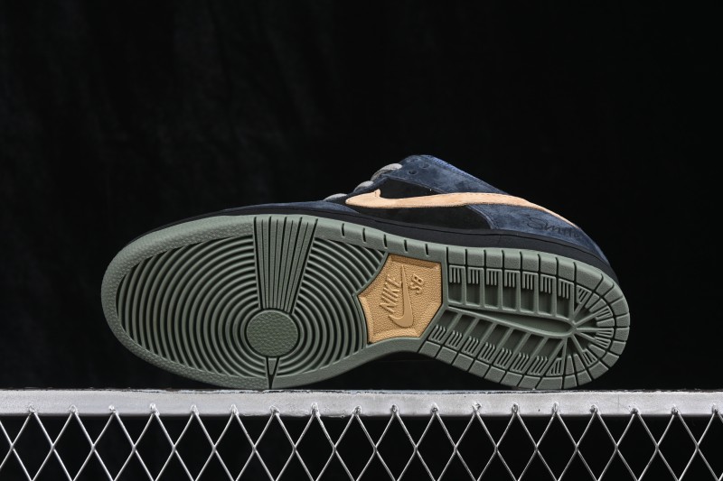Nike SB Dunk Low Skateboarding Shoes with Premium Leather and Embroidery Craft - HF3063-002