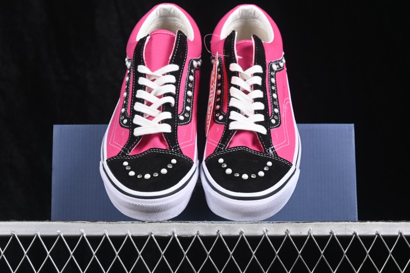 Vans Old Skool Low-Top Casual Skateboarding Shoes with Classic Side Stripe - VN000E8VHLE