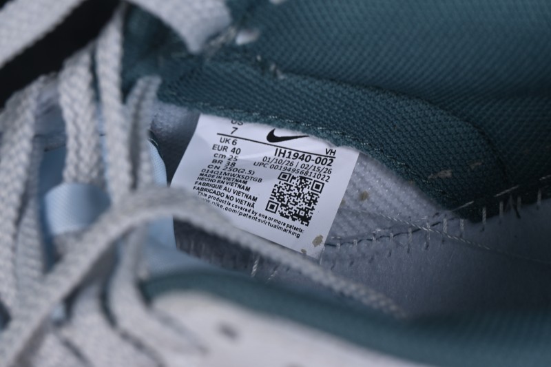Nike SB Dunk Low Skateboarding Shoes with Cushioned Collar - IH1940-002