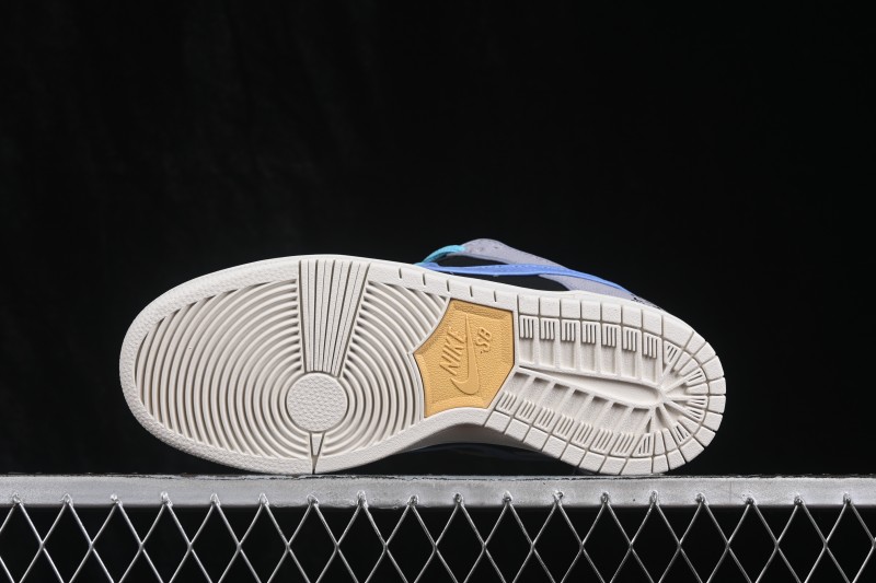 Nike SB Dunk Low Skateboarding Shoes with Cushioned Collar - FN5880-001