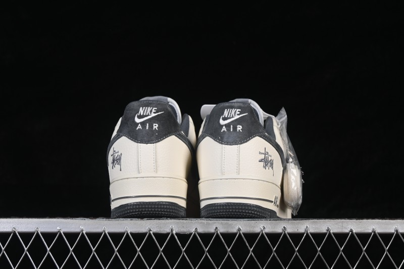 Nike Air Force 1 '07 Low Casual Sneakers with Classic White and Black Design - DN1688-814