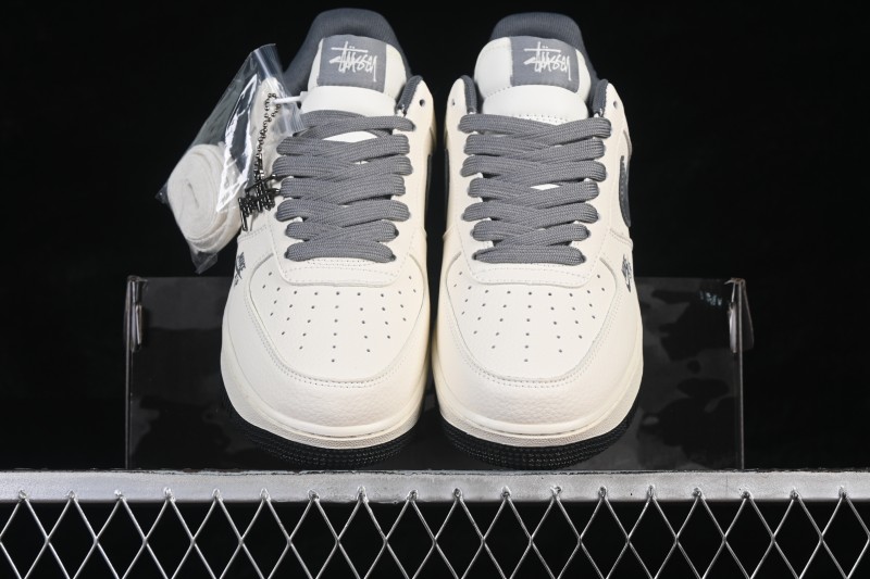 Nike Air Force 1 '07 Low Casual Sneakers with Classic White and Black Design - DN1688-814