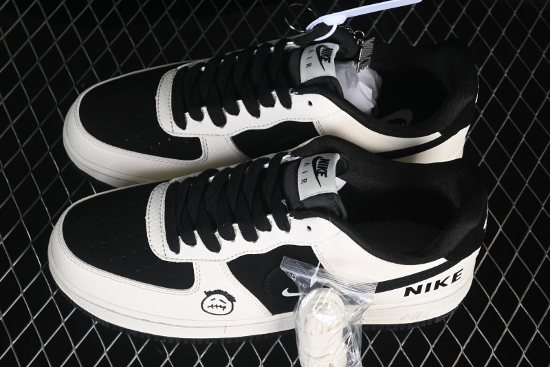 Nike Air Force 1 '07 Low Basketball Shoes with Black and White Contrast Design - BK1916-005