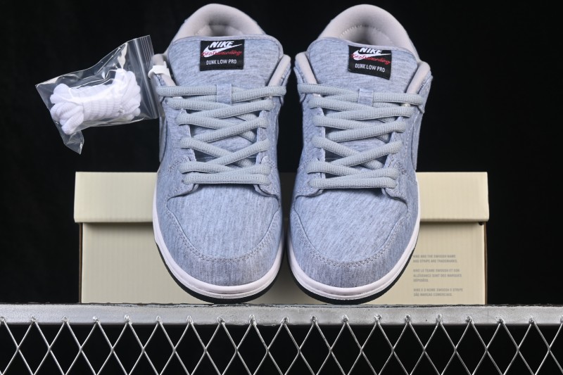 Nike SB Dunk Low Skateboarding Shoes with Cushioned Collar - IF0673-001