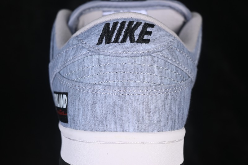 Nike SB Dunk Low Skateboarding Shoes with Cushioned Collar - IF0673-001