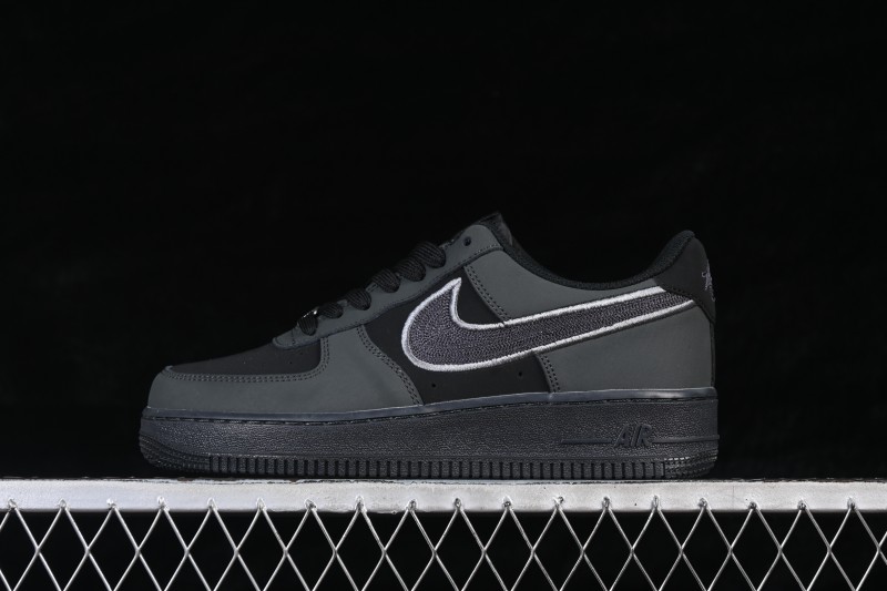 Nike Air Force 1 '07 Low Basketball Shoes with Classic Leather Design - IB6842-002