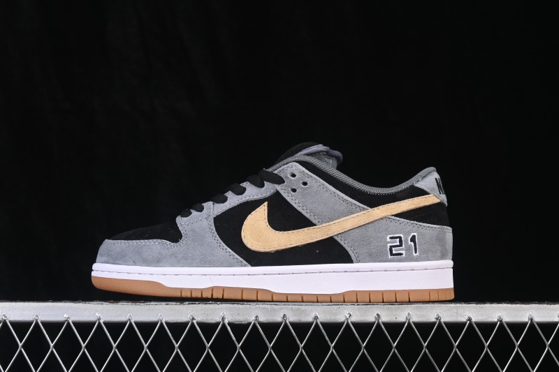Nike SB Dunk Low Skateboarding Shoes with Cushioned Collar - BQ6817-204