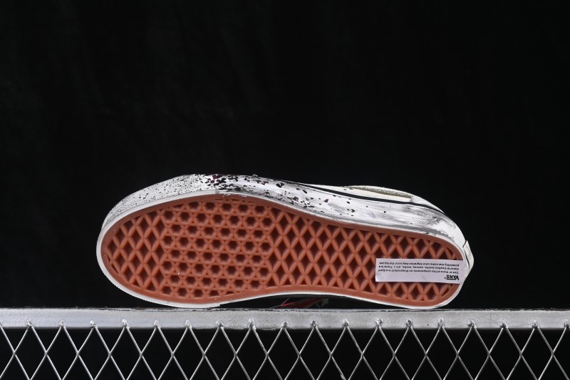 Vans Old Skool 36 Low-Top Skateboarding Shoes with Vulcanized Construction - VN000D9RDJR