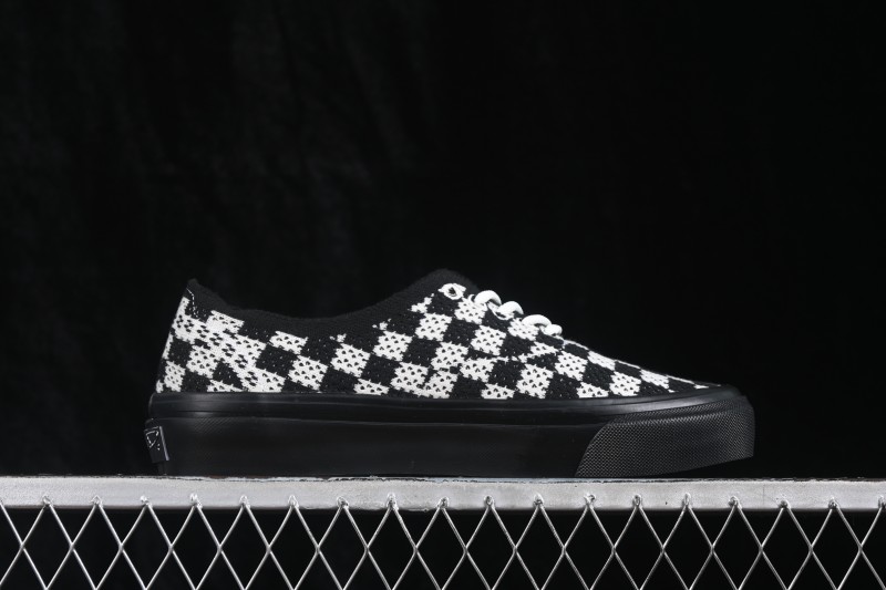 Vans Authentic 44 Low-Top Casual Skateboarding Shoes with Classic Canvas Upper - VN000EJC1KP