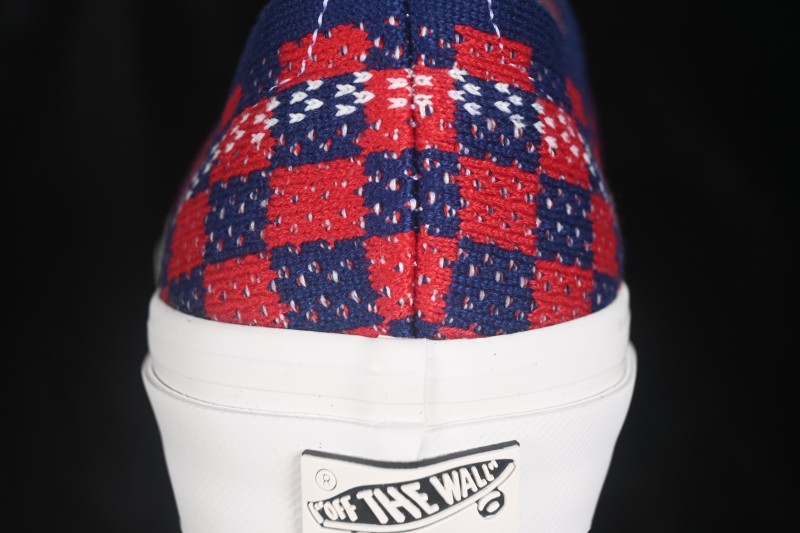 Vans Authentic 44 Low Top Casual Skateboarding Shoes with Vulcanized Construction - VN000EJCRDB