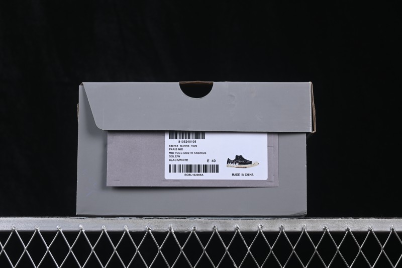 Balenciaga Paris Low Top Lace-Up Distressed Fashion Sneakers - W3RR51099