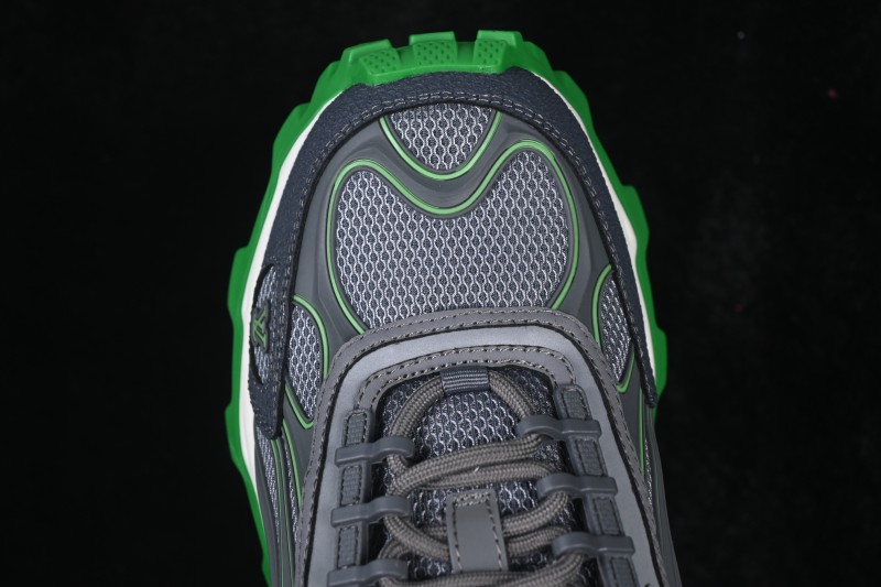 Louis Vuitton Tatic Runner Retro Chunky Dad Sneakers - GREEN